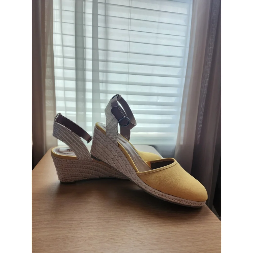 Style & Co Dark Yellow Mustard Espadrille Wedge Closed Toe Sandals SZ 10.5 M - Picture 9 of 13
